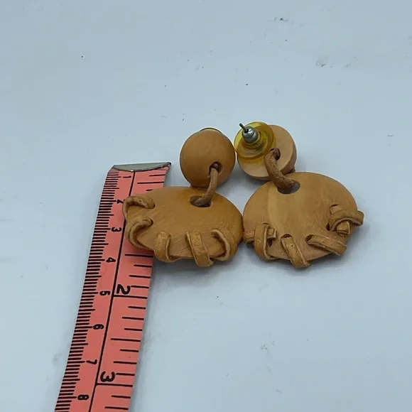 “HANDMADE” ROUND WOOD AND LEATHER ROPE DROP STYLR PIERCED EARRINGS. - Picture 9 of 9